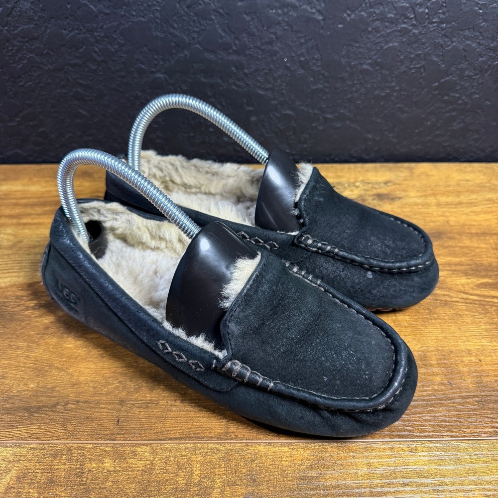 UGG Ansley‎ 3312 Black Suede Sheepskin Lined Moccasin Slipper Womens Size 6